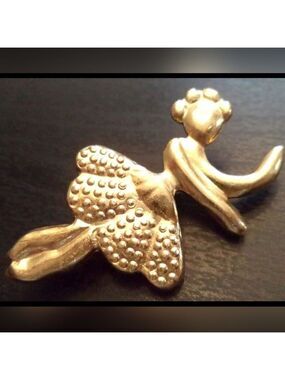 Elegant Gold Brooch